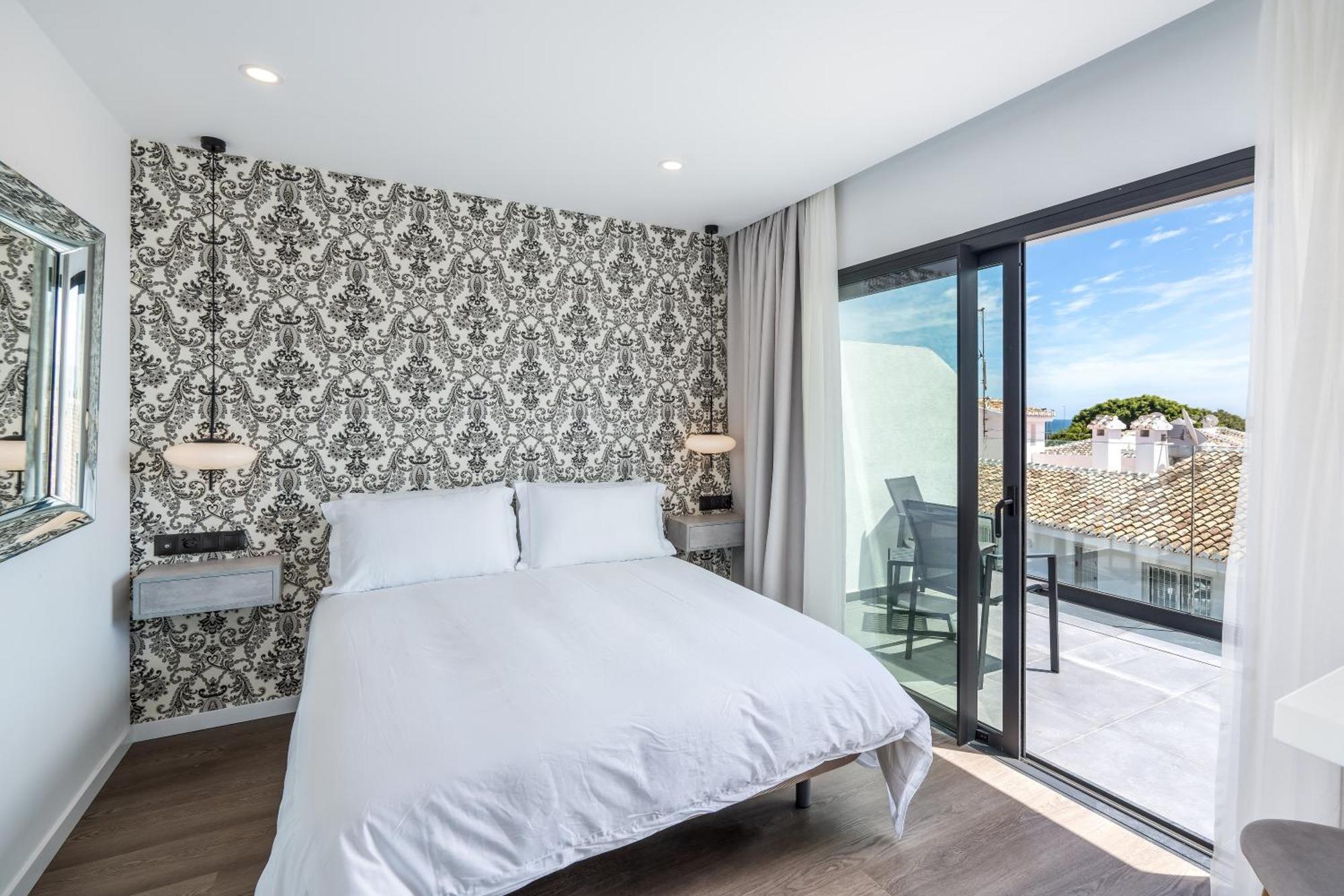 The Orange House Boutique Hotel And Upstairs Rooftop Bar Center Of La Cala De Mijas 100M From The Beach Exterior foto